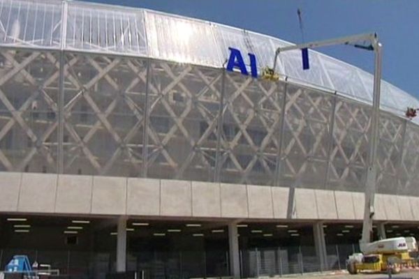 La pose des premières lettres du nom du stade