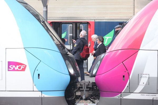 La grève à la SNCF se poursuit, les pertubations aussi (MAXPPP)