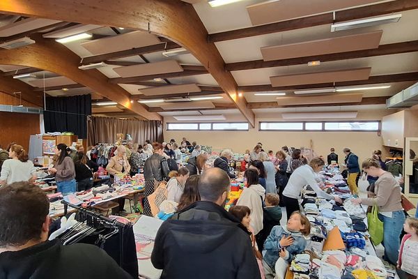 Grand succès pour la brocante pour bébés des Mesneux, le dimanche 20 octobre 2024.