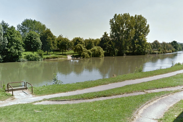 Photo d'illustration : une vue sur les rives de l'Aisne, à Soissons.