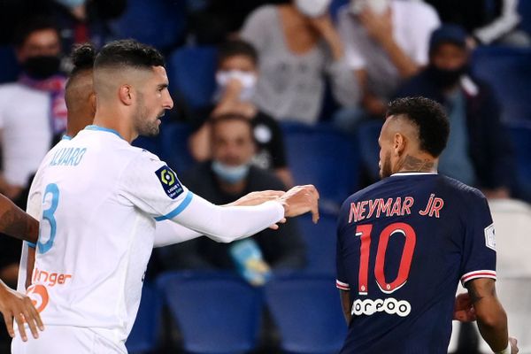 Alvaro Gonzalez et Neymar, en toute fin de match dimanche soir au Parc des Princes.