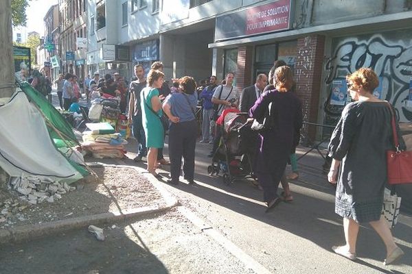 Le campement installé devant le 115 à Toulouse est en cours d'évacuation.