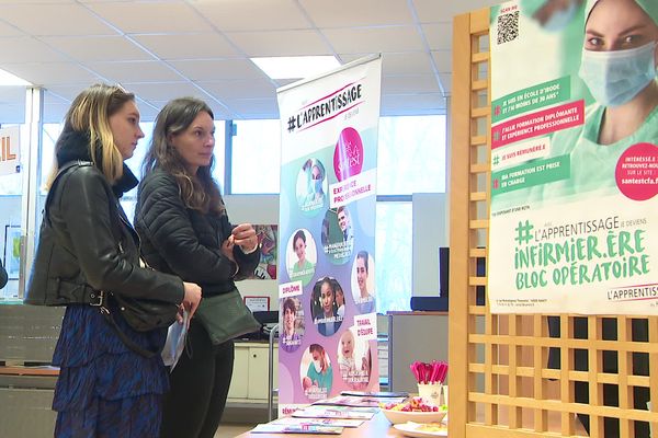 Forum des métiers au CHRU de Nancy. Des jeunes en quête de formations