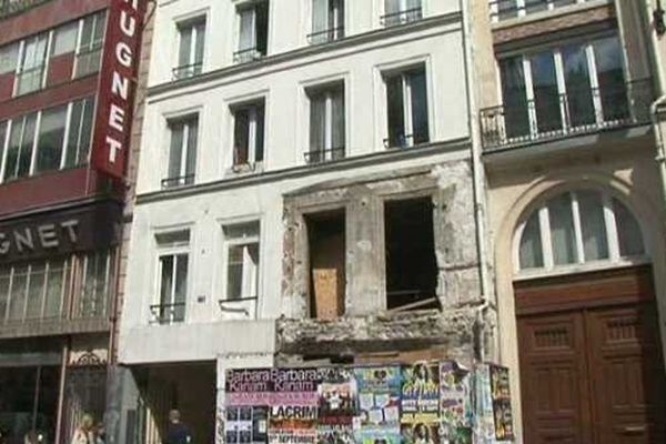 Des retraités, Algériens et Marocains, se battent pour ne pas être expulsés de l'hôtel du faubourg-Saint-Antoine à Paris, dans lequel ils habitent depuis 40 ans 