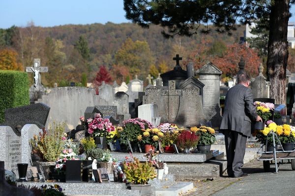 Vous avez peut-être prévu de venir vous recueillir sur la tombe d'un proche. Attention aux voleurs dit la gendarmerie nationale. 