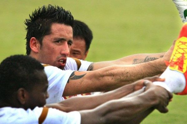 Lucas Barrios en 2012 à l'entraînement avec le club chinois de GUANGZHOU