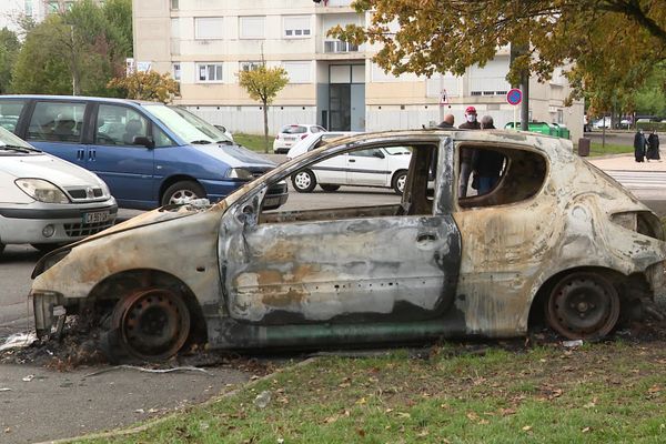 En cette mi-octobre, le quartier de la Petite Hollande à Montbéliard connait des incidents à répétition, la nuit. 