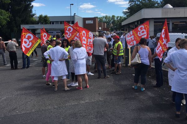 Les salariés de chez Anovo à Brive s'étaient rassemblés le 19 juin 2018 pour protester contre le plan social. 