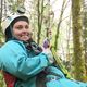 Une femme atteinte de la sclérose en plaques participe à une exploration de spéléologie, le 20 avril, dans le Jura.