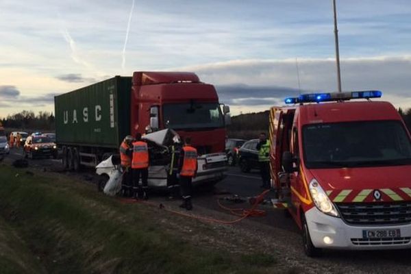 Un homme de 40 ans est mort dans un accident impliquant 3 véhicules sur la RN580, à hauteur de Roquemaure, dans le Gard - 24 février 2016