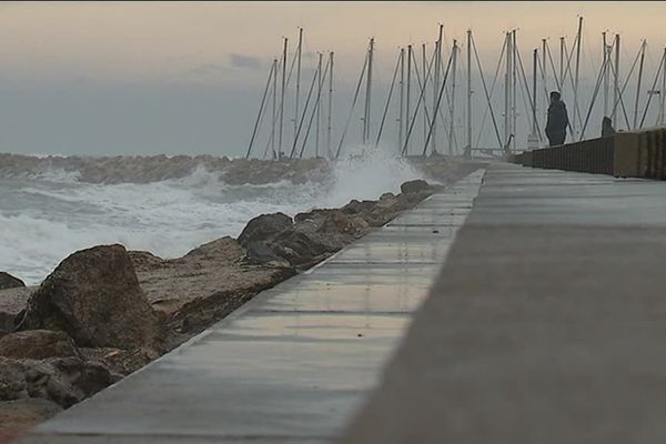 Attention aux promeneurs en bord de mer, ce dimanche, à la Grande Motte notamment, l'Hérault est placé en alerte orange. Toutes les manifestions près du littoral ont été annulées.