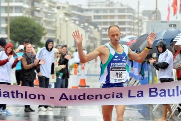 Le vainqueur de la course Tri-Relais entreprises