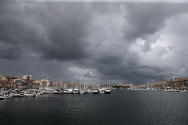 Cinq départements de Provence-Alpes-Côte d'Azur seront en vigilance orange "pluie-inondation" ou  pour de fortes vagues.