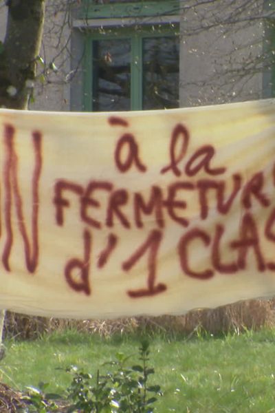 À Vierzon, dans le Cher, trois classes doivent fermer à la rentrée, dont une dans l'école maternelle Bourgneuf.