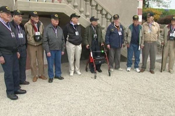 Des vétérans accueillis en héros dans la Manche