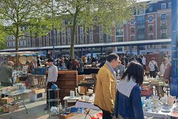 Le marché de la place Saint-Marc, c'est l'incontournable du dimanche à Rouen !