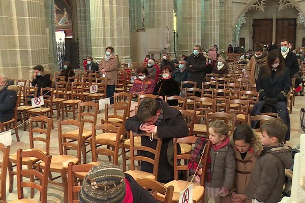 La limite de trente personnes dans les édifices religieux a été levée.