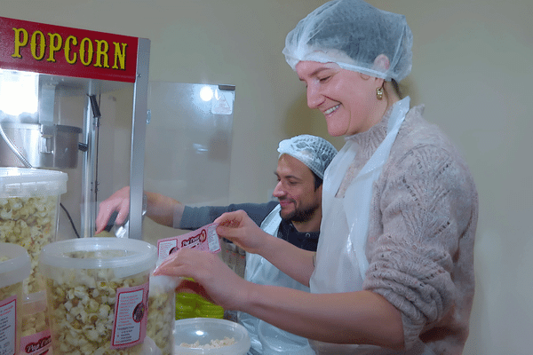 Lola et Florian dans leur atelier de La Chapelle-Baloue, en Creuse.

