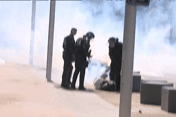 Le manifestant qui a subi les coups d'un représentant des forces de l'ordre hier lors de la manifestation contre la loi Travail a porté plainte pour violences policières. 