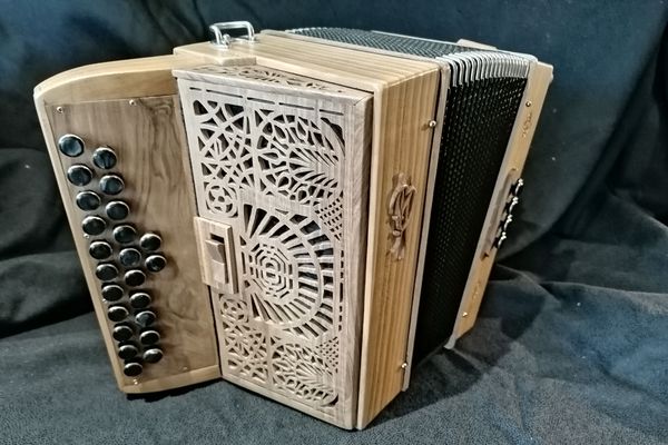 Artisanat Rencontre Avec Benoit Le Toumelin L Un Des Derniers Facteurs D Accordeon Francais Installe Dans Le Loiret