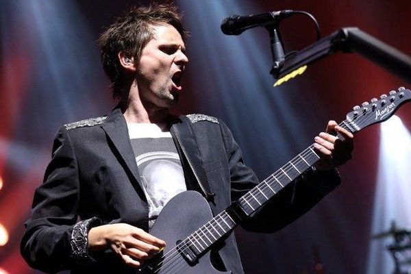 Matthew Bellamy, le chanteur de Muse, à l'Olympia