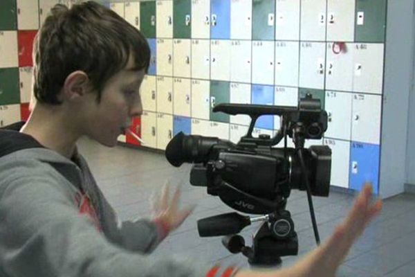 Thomas, élève de 6ème du collège Louis Mauberret en plein tournage