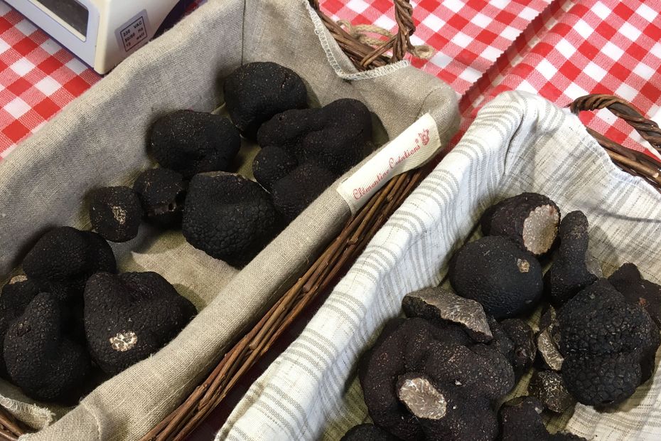 8 kilos de truffes à vendre au marché de Jarnac en Charente