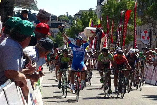 Danilo Napolitano vainqueur de la 3ème étape des Boucles de la Mayenne 2015, mais c'est Antony Turgis qui remporte l'épreuve