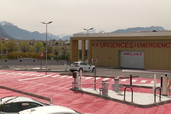 Le nouveau bâtiment des urgences du centre hospitalier Annecy Genevois, inauguré récemment, promet une meilleure prise en charge des patients.