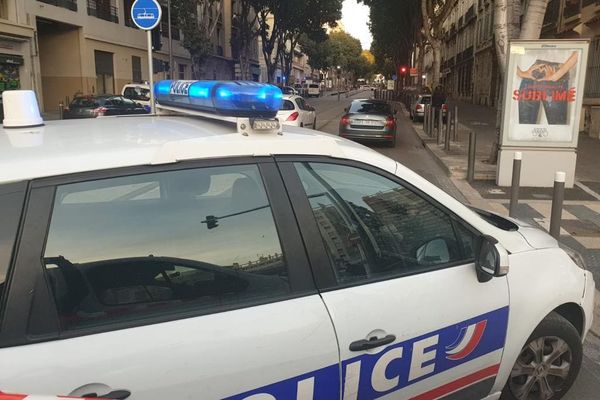 Un homme armé est retranché dans un immeuble du quartier Sakakini-Chave à Marseille, le périmètre est bouclé.