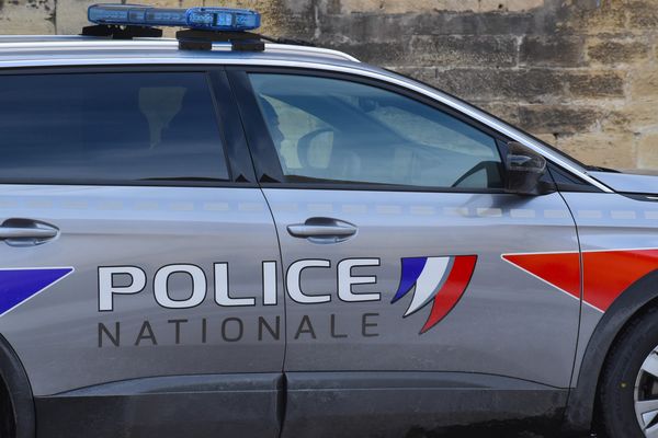 Un homme de 24 ans incarcéré pour "assassinat" dans la Loire, suite à une soirée trop arrosée.