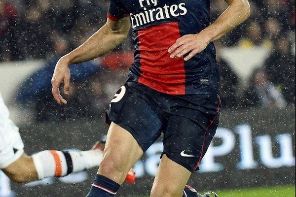 Edinson Cavani face à Lorient