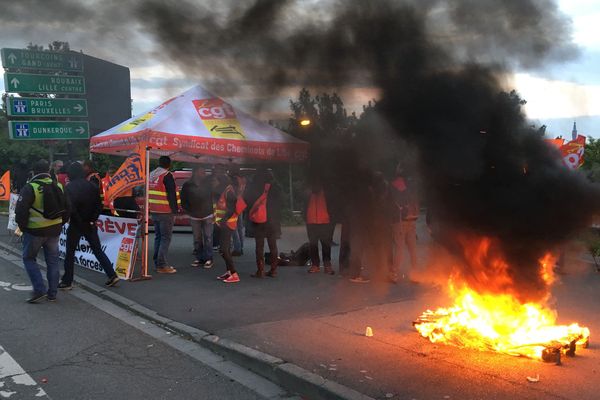 Le dépôt ferroviaire de Lille était bloqué ce lundi matin. 