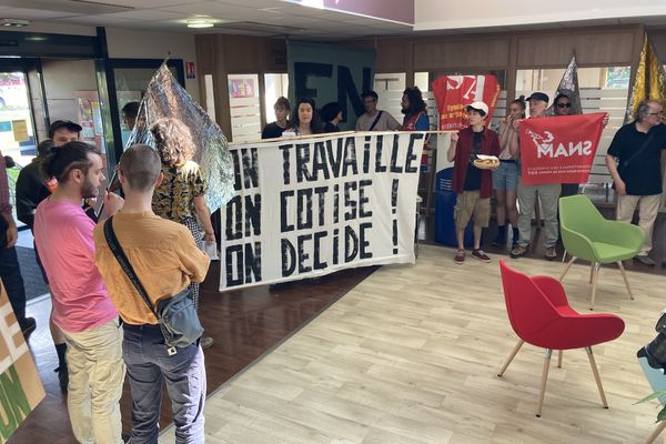 Ce jeudi 27 juin, l'antenne locale de la CGT spectacle a mené une action au sein de l'agence France Travail de Besançon Temis.