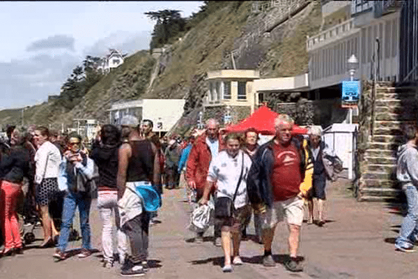 Des touristes à Granville