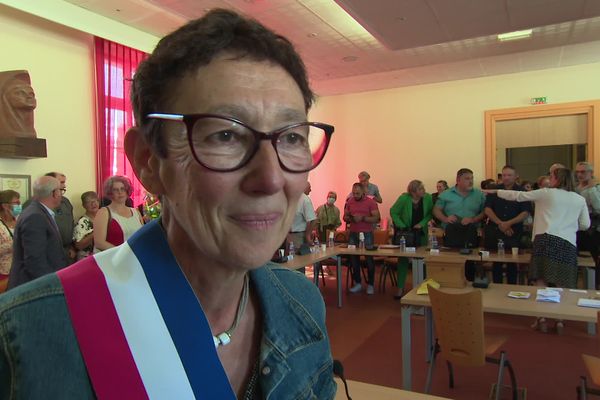 Corinne Ollivier, nouvelle maire de Vierzon, lors du conseil municipal du 3 juillet 2022.