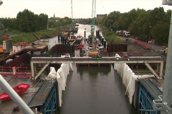 Agrandissement de l'écluse de Quesnoy-sur-Deûle, le chantier vient de commencer, il se terminera en 2025.