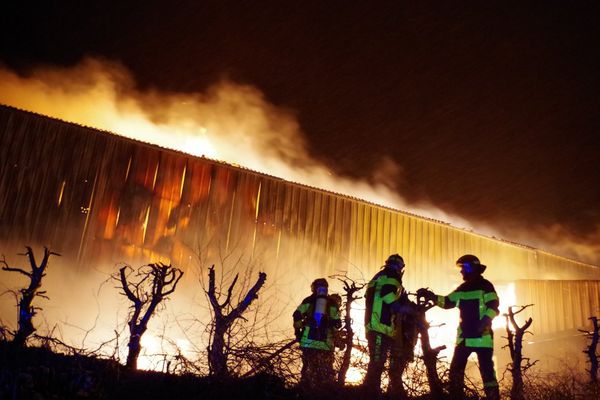 50 pompiers ont été mobilisés sur l'incendie d'Avoudrey dans le Doubs 