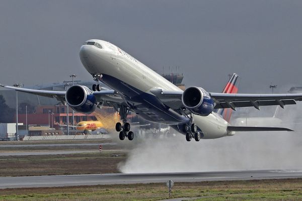 Airbus A330-941 de la compagnie Delta Airlines à l'aéroport Toulouse-Blagnac (Haute-Garonne).