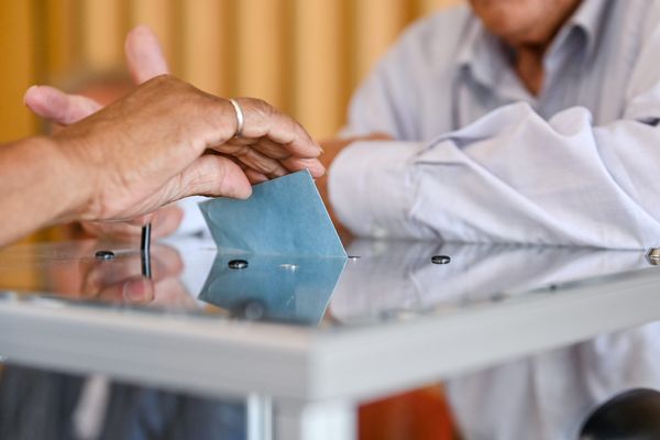 Lors du premier tour des élections législatives anticipées de 2024,  76 députés ont été élus. Il reste aux Français à voter pour élire le reste des 501 députés qui complèteront les bancs de l'Assemblée national.