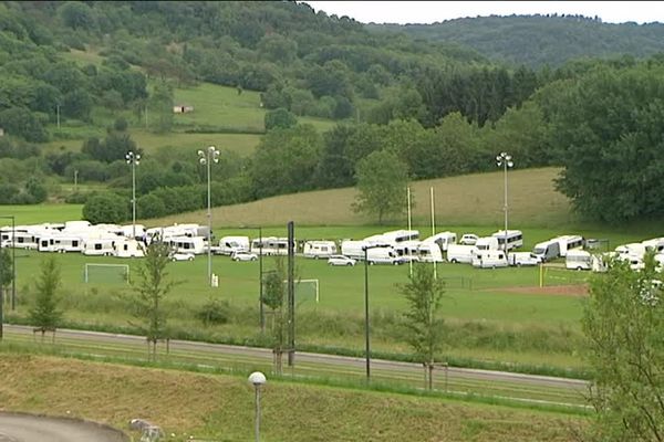 Les 300 caravanes ont été provisoirement dirigées vers la plaine du Rosemont, dimanche en fin de journée.