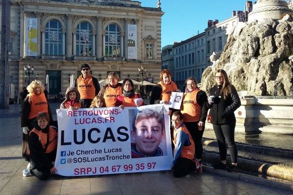 A Montpellier, des bénévoles ont placardé des avis de recherche de Lucas disparu depuis le 18 mars - 16/01/2016