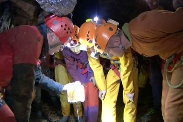 Les lycéens de 1ère S de Peytavin en cours de géologie