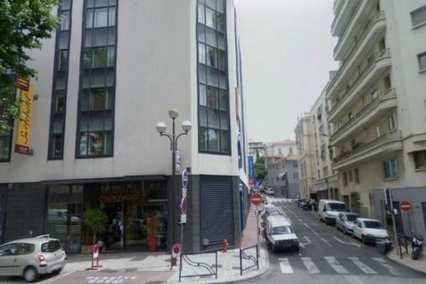 Le vol s'est déroulé dans la nuit du jeudi 16 au vendredi 17 mai 2013, dans un hôtel Novotel de Cannes, situé boulevard Carnot.