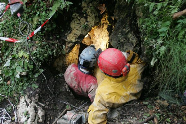 Exercice de spéléologie