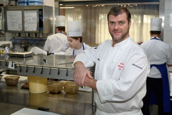 Christopher Coutanceau de retour dans les cuisines de son restaurant à La Rochelle.