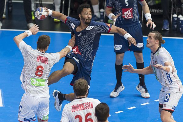 Timothey N'Guessan lors de la finale durant laquelle la France s'est imposé 33-26 face à la Norvège