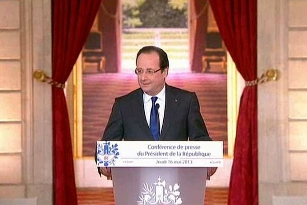 François Hollande s'est dit à "l'offensive" lors de la conférence de presse qu'il a donnée jeudi 16 mai 2013. 