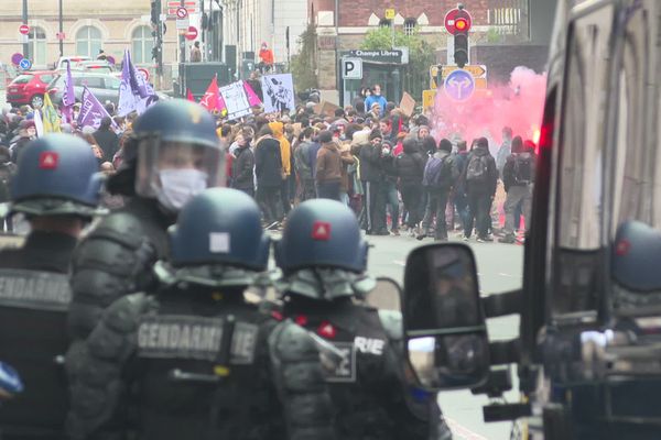 Un rassemblement pour l'emploi et les salaires suivi d'une marche contre la loi "Sécurité globale" ont rassemblé environ 1500 manifestants à Rennes