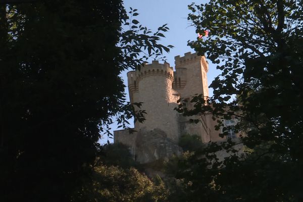 Le bras de fer continue entre le parc à thème Rocher Mistral et le maire de la Barben.